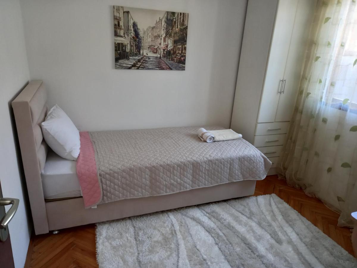 Stan U Maslinama Apartman Podgorica Kültér fotó